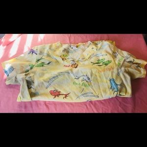 🛍🔊Flash Sale✨️🎆Vintage Dr.Seuss Woman’s Scrub Top